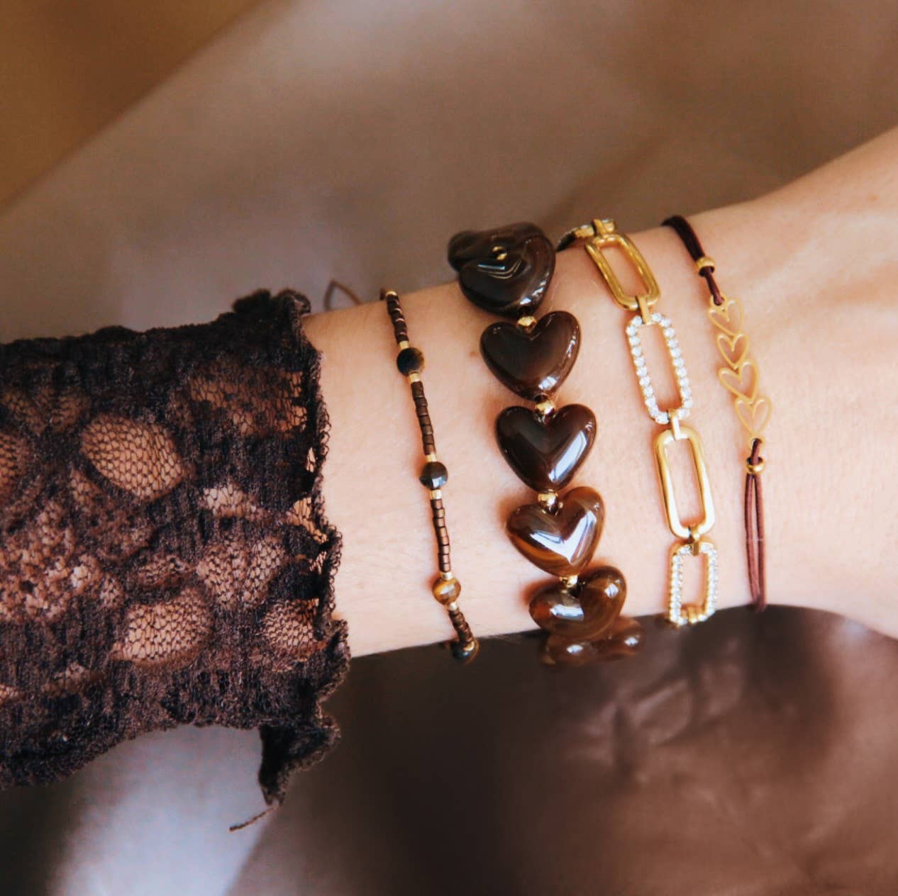 Bracelet en perles de résine en forme de cœur XL - marron